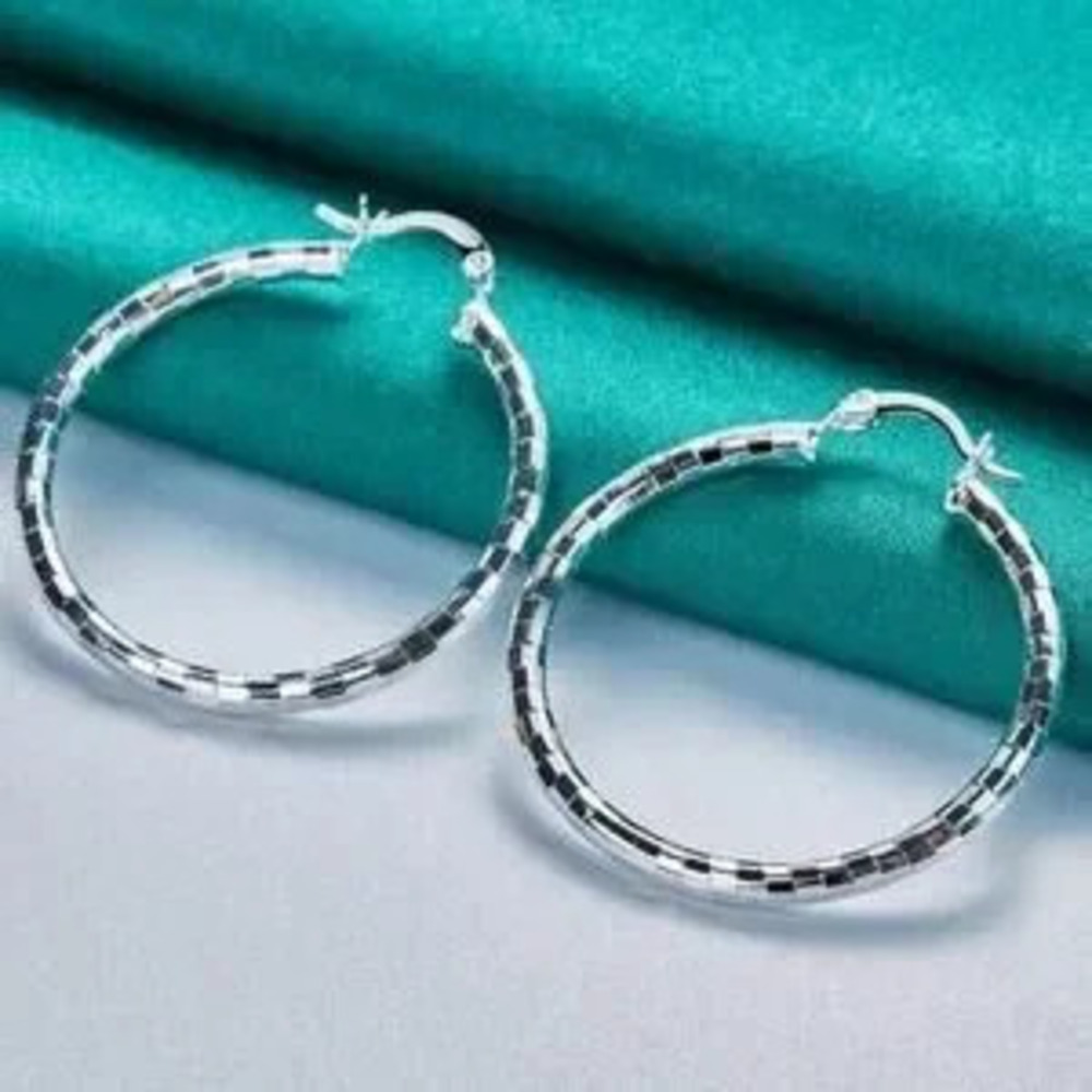 Women's Retro Classic Disco Hoop Earrings Vtg Geometric 1.5 in. 3mm Fashion Gift